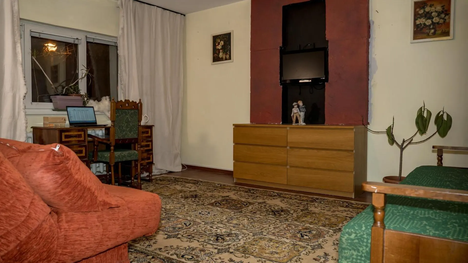 Vintage Experience With A 1965 Rocking Chair In City Center 2 Rooms Apartment Bukareszt