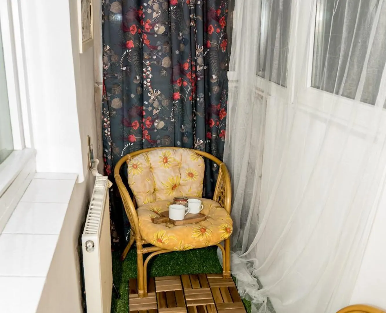 Vintage Experience With A 1965 Rocking Chair In City Center 2 Rooms Apartment Bukareszt