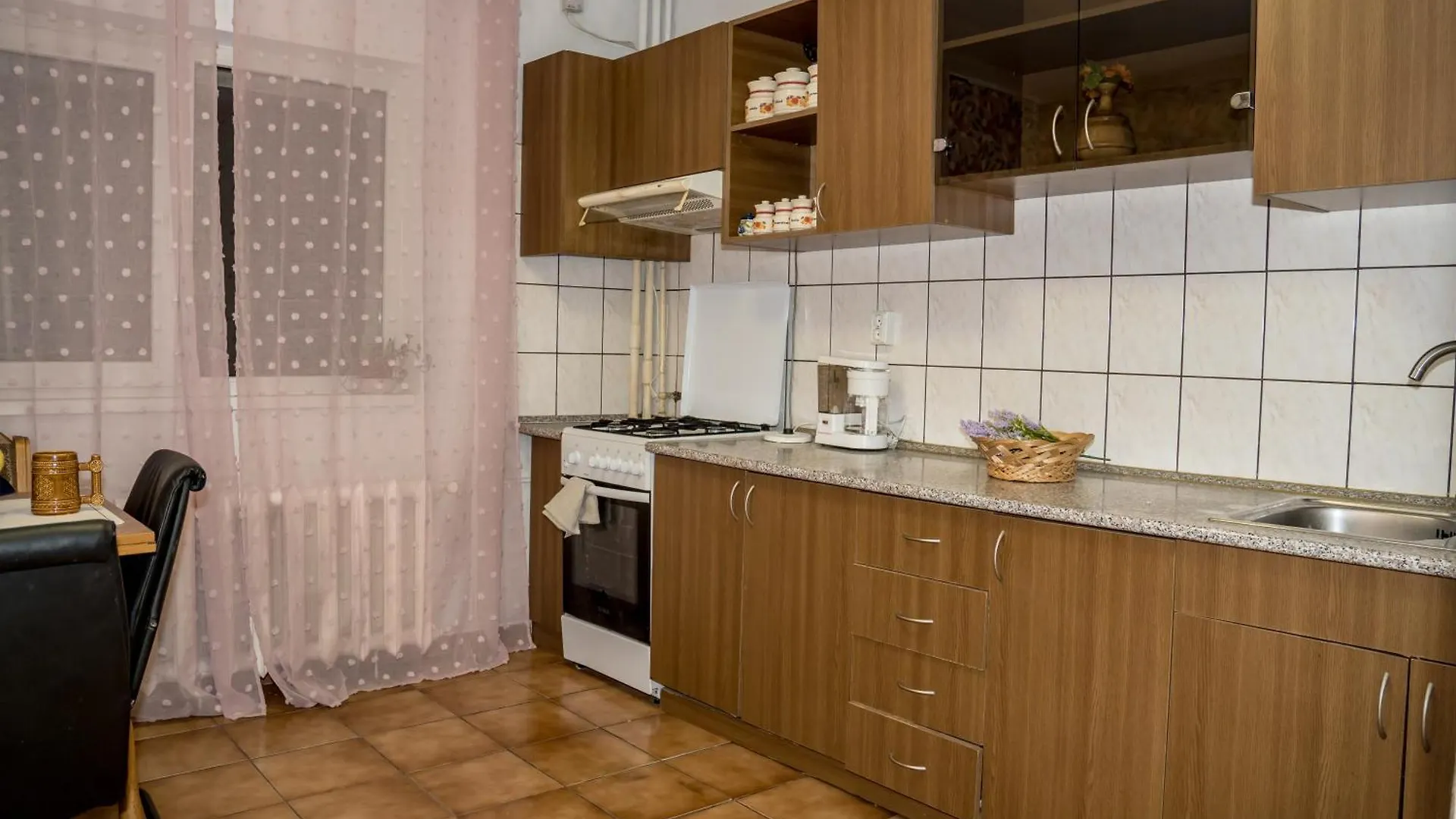 Vintage Experience With A 1965 Rocking Chair In City Center 2 Rooms Apartment Bukareszt