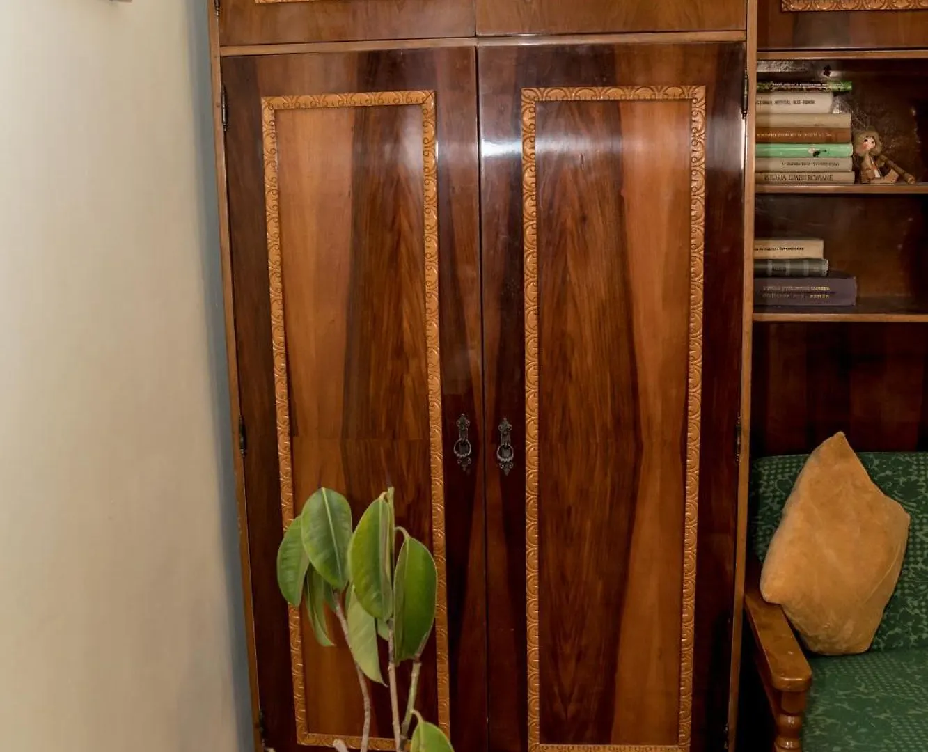 Vintage Experience With A 1965 Rocking Chair In City Center 2 Rooms Apartment Bucareste