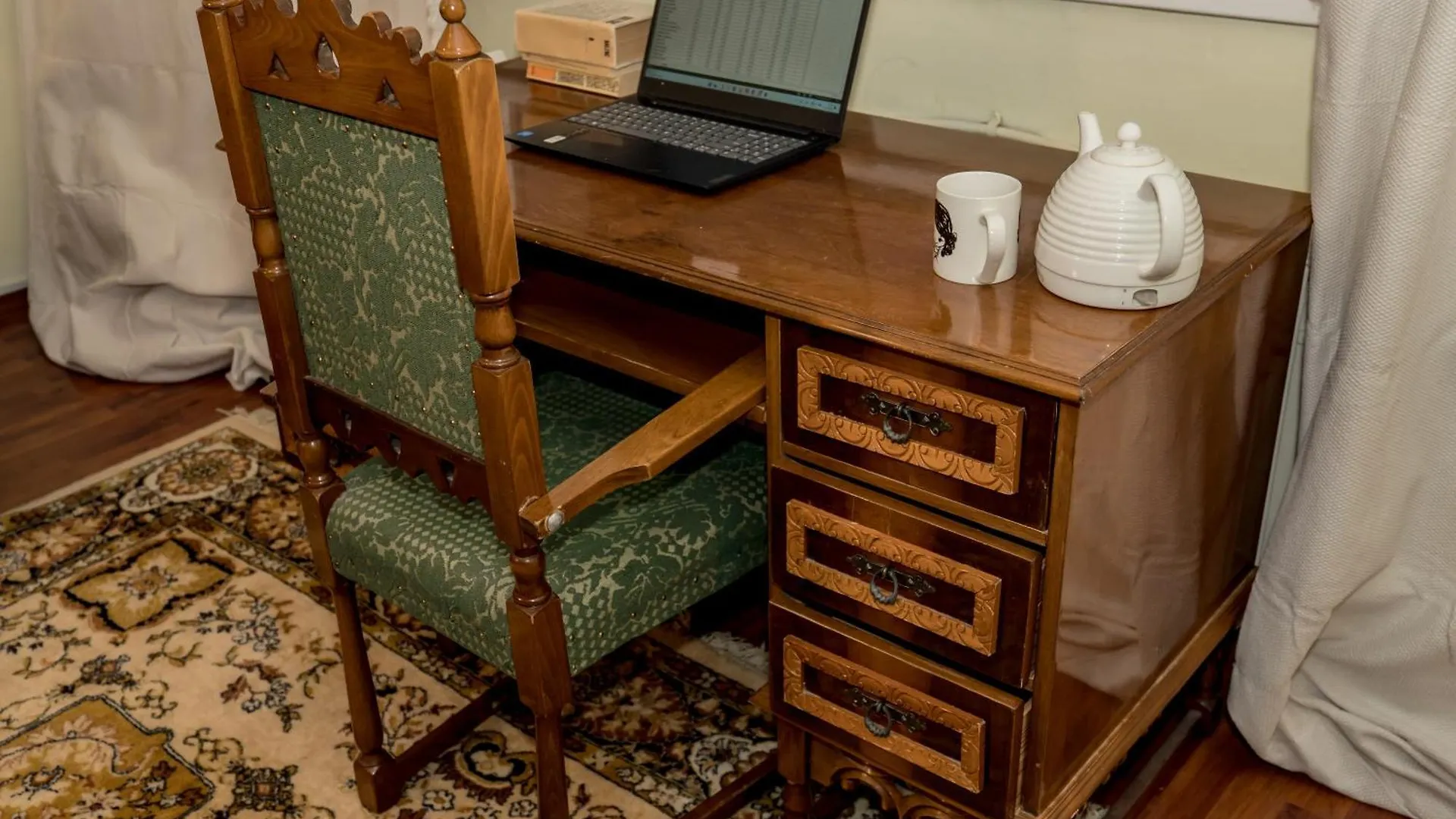 Vintage Experience With A 1965 Rocking Chair In City Center 2 Rooms Apartment Bucareste
