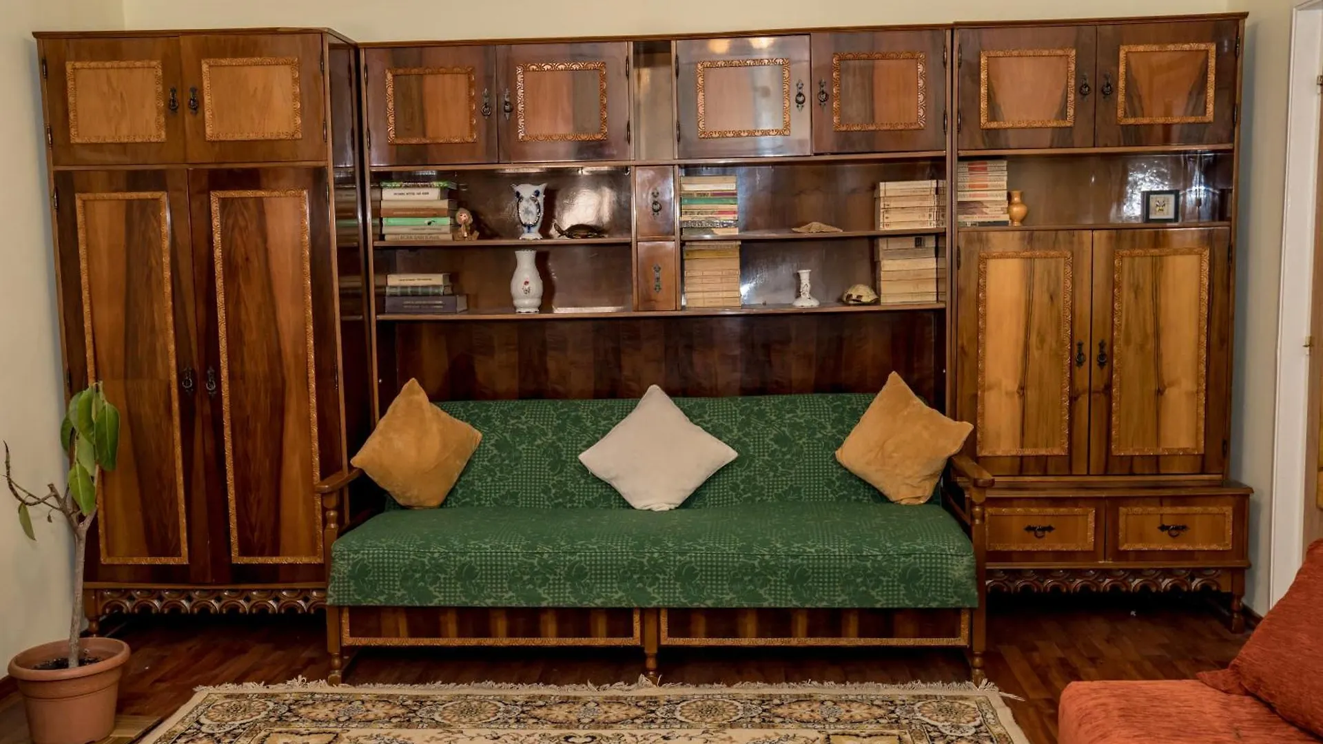 Vintage Experience With A 1965 Rocking Chair In City Center 2 Rooms Apartment Bucareste