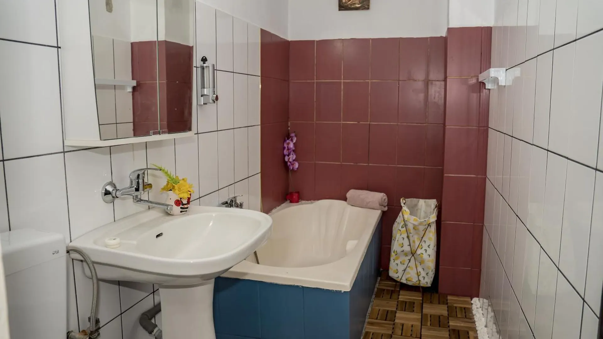 Vintage Experience With A 1965 Rocking Chair In City Center 2 Rooms Apartment Bucareste 0*,