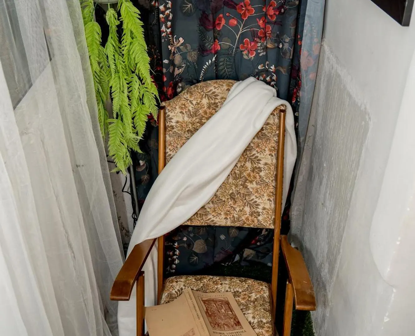 Vintage Experience With A 1965 Rocking Chair In City Center 2 Rooms Apartment Bucareste Roménia