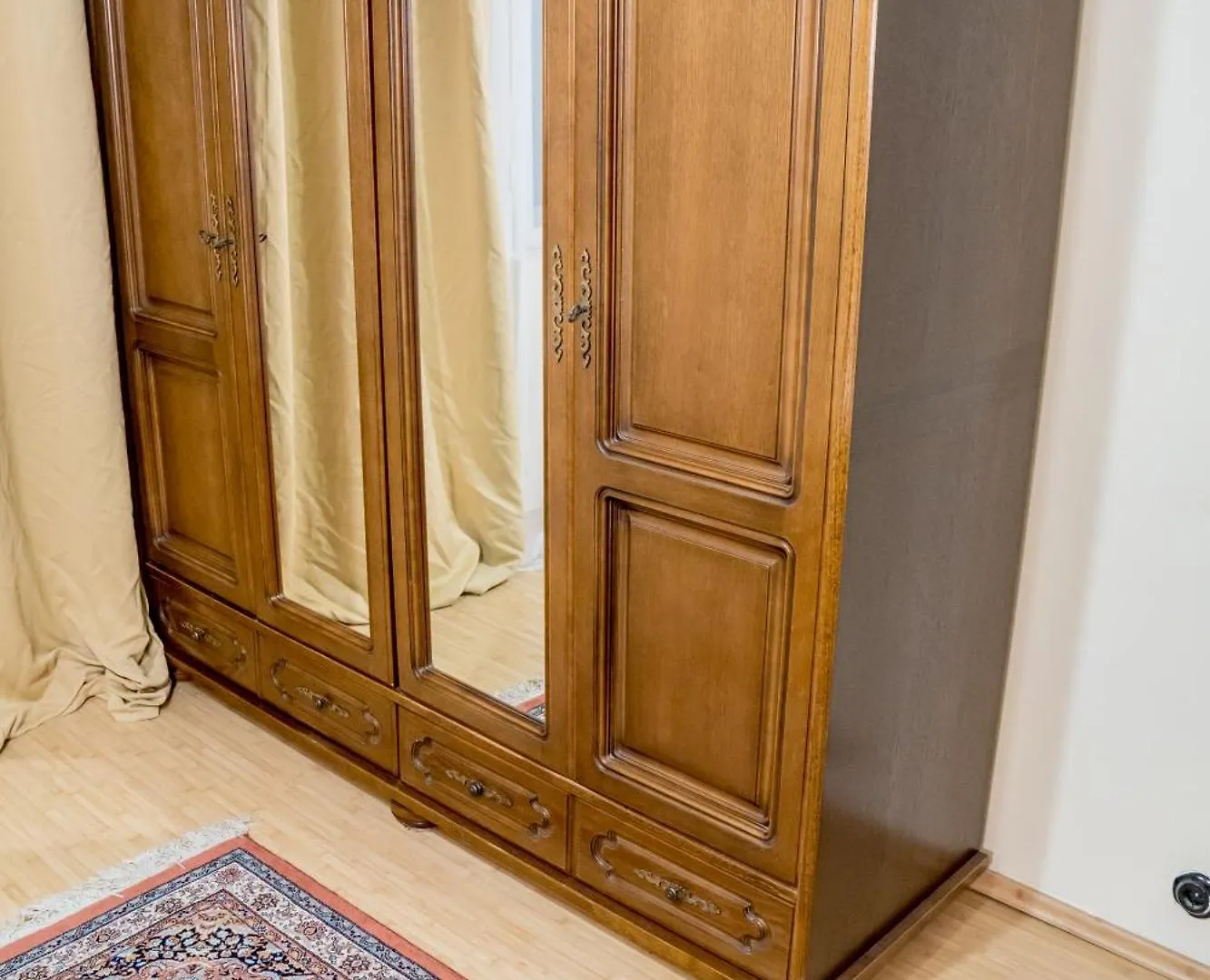 Vintage Experience With A 1965 Rocking Chair In City Center 2 Rooms Apartment Bucareste 0*,  Roménia