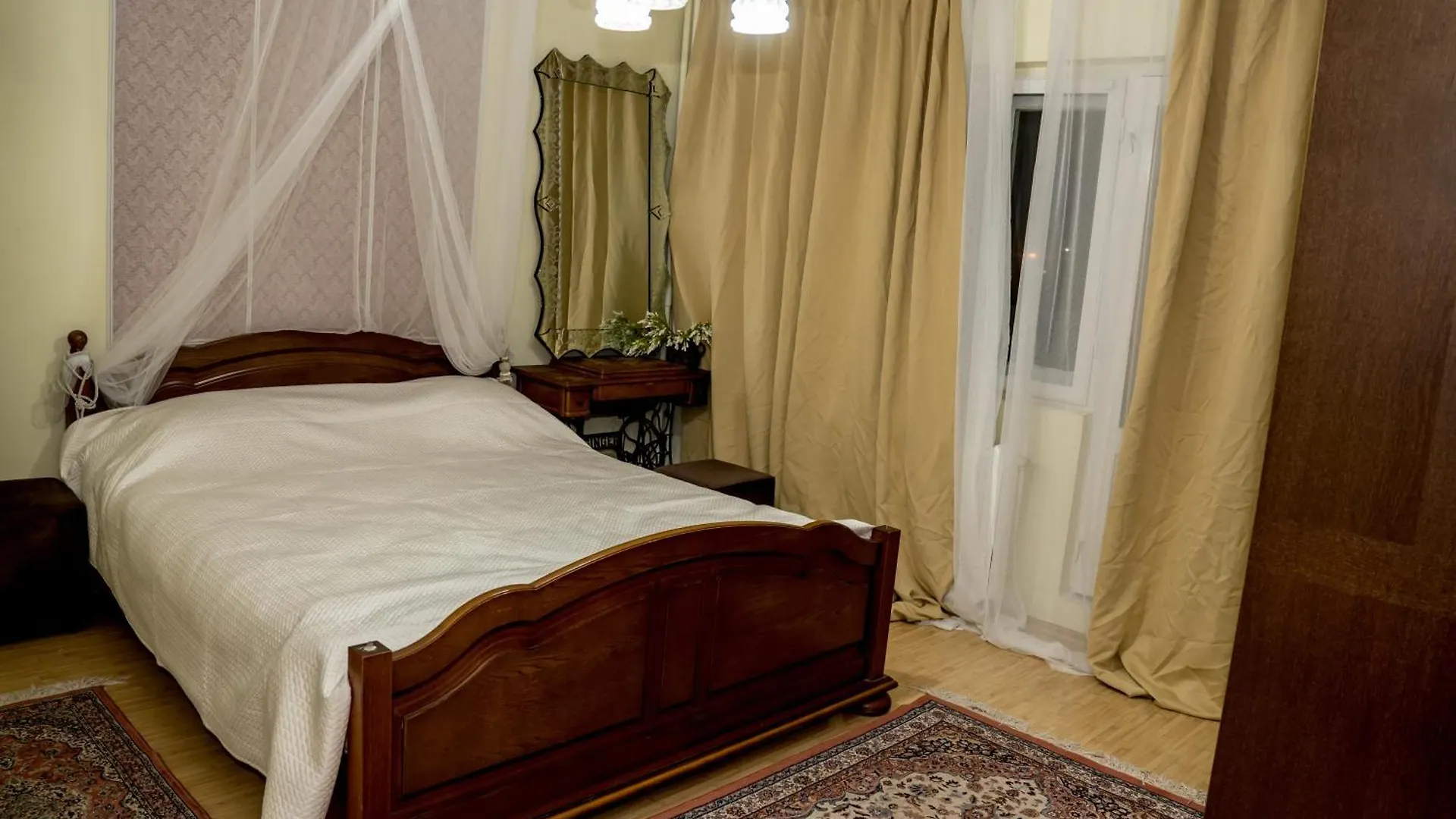 Vintage Experience With A 1965 Rocking Chair In City Center 2 Rooms Apartment Βουκουρέστι Ρουμανία